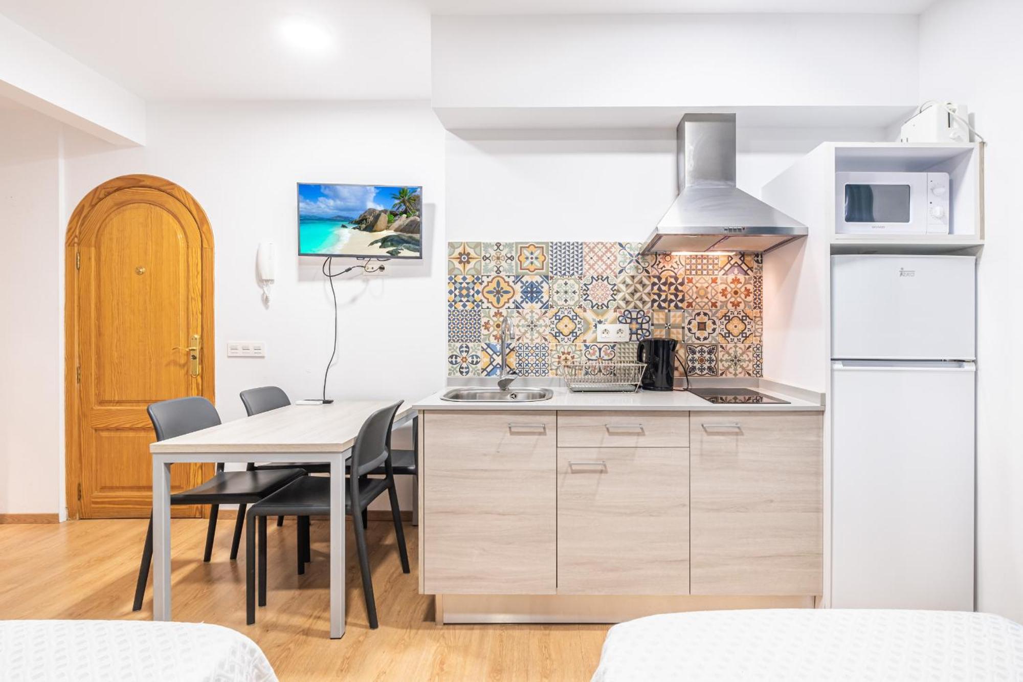Apartamentos El Castell Benidorm Old-Town Екстериор снимка