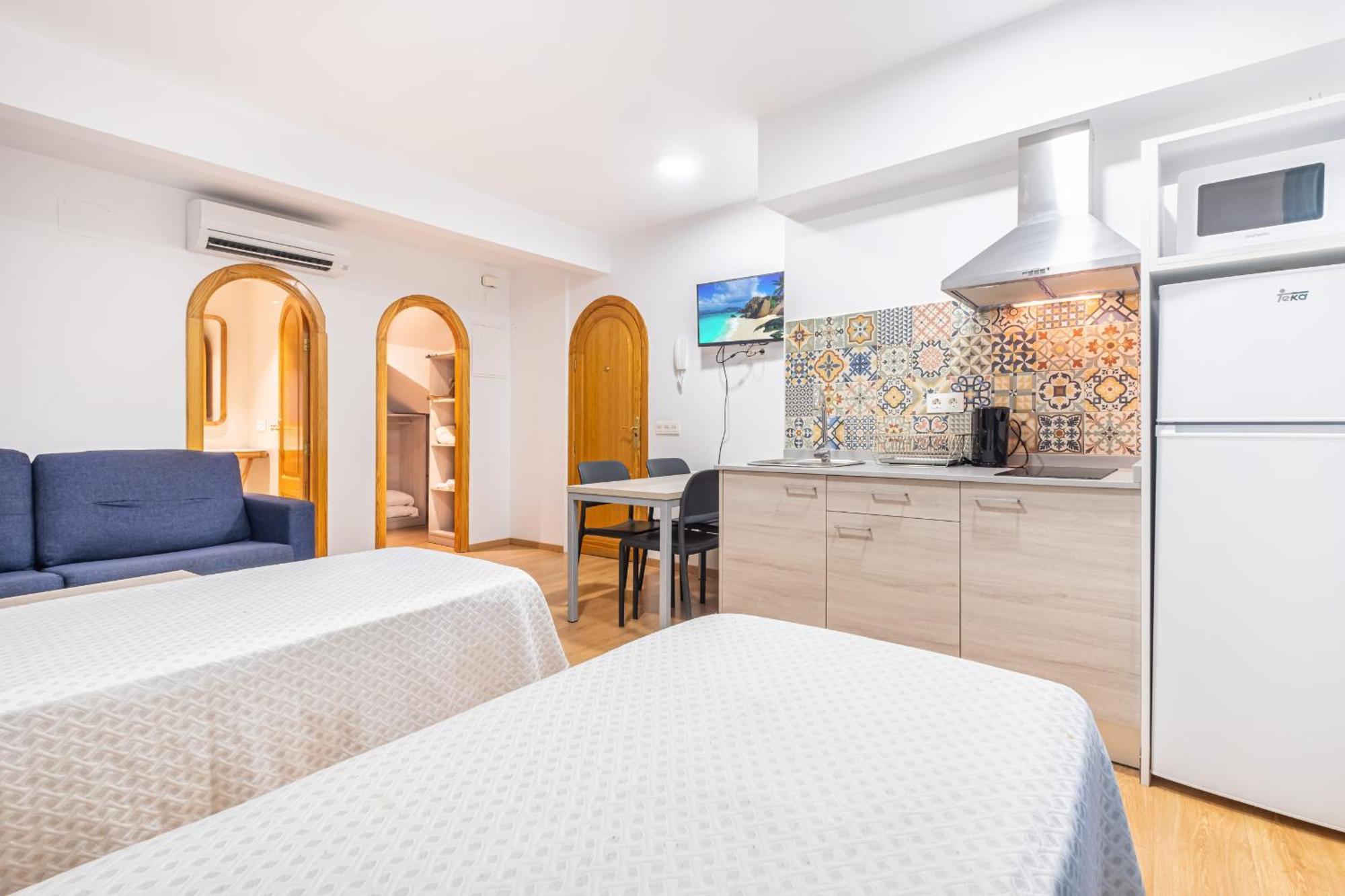 Apartamentos El Castell Benidorm Old-Town Екстериор снимка