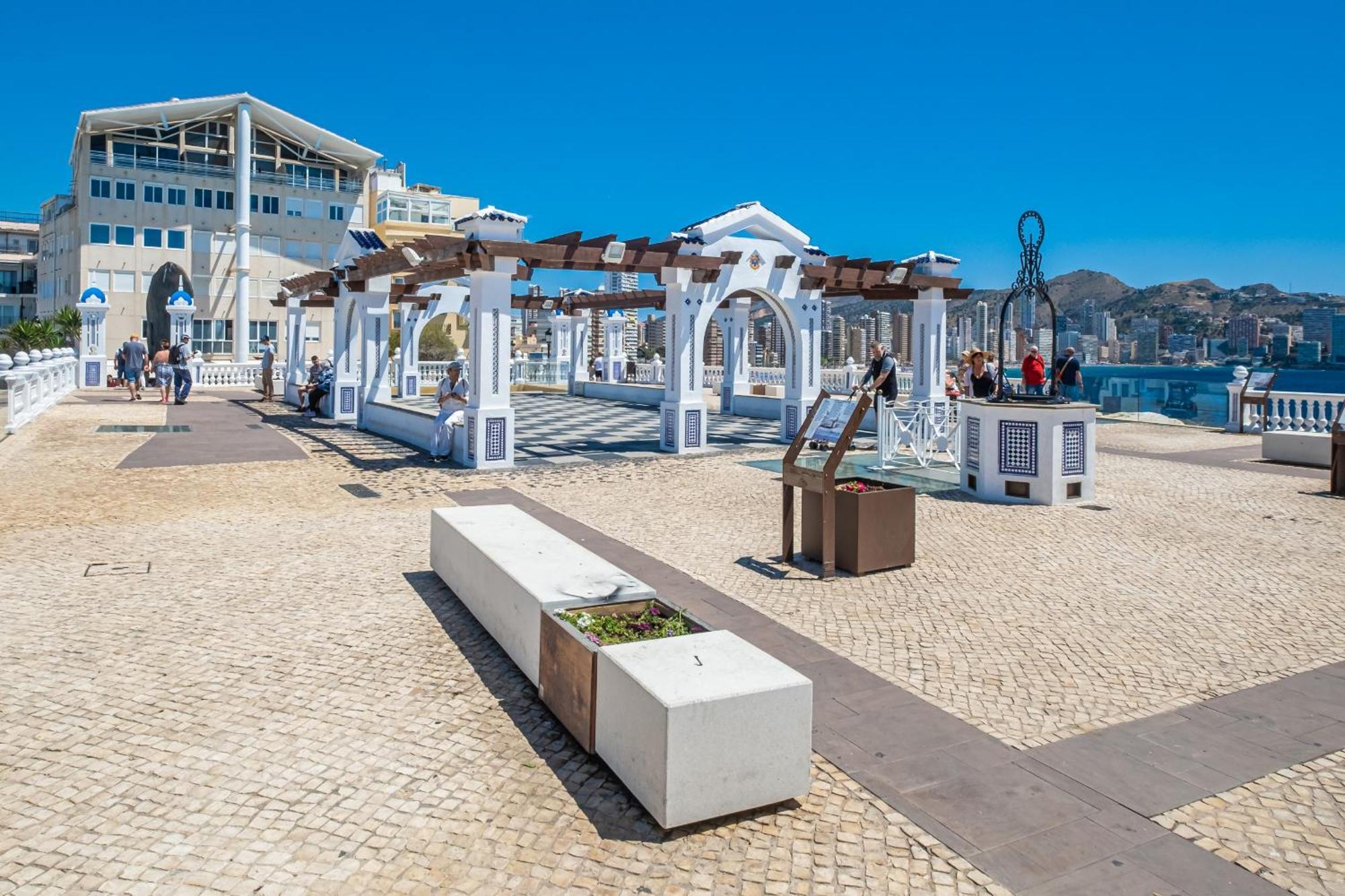 Apartamentos El Castell Benidorm Old-Town Екстериор снимка